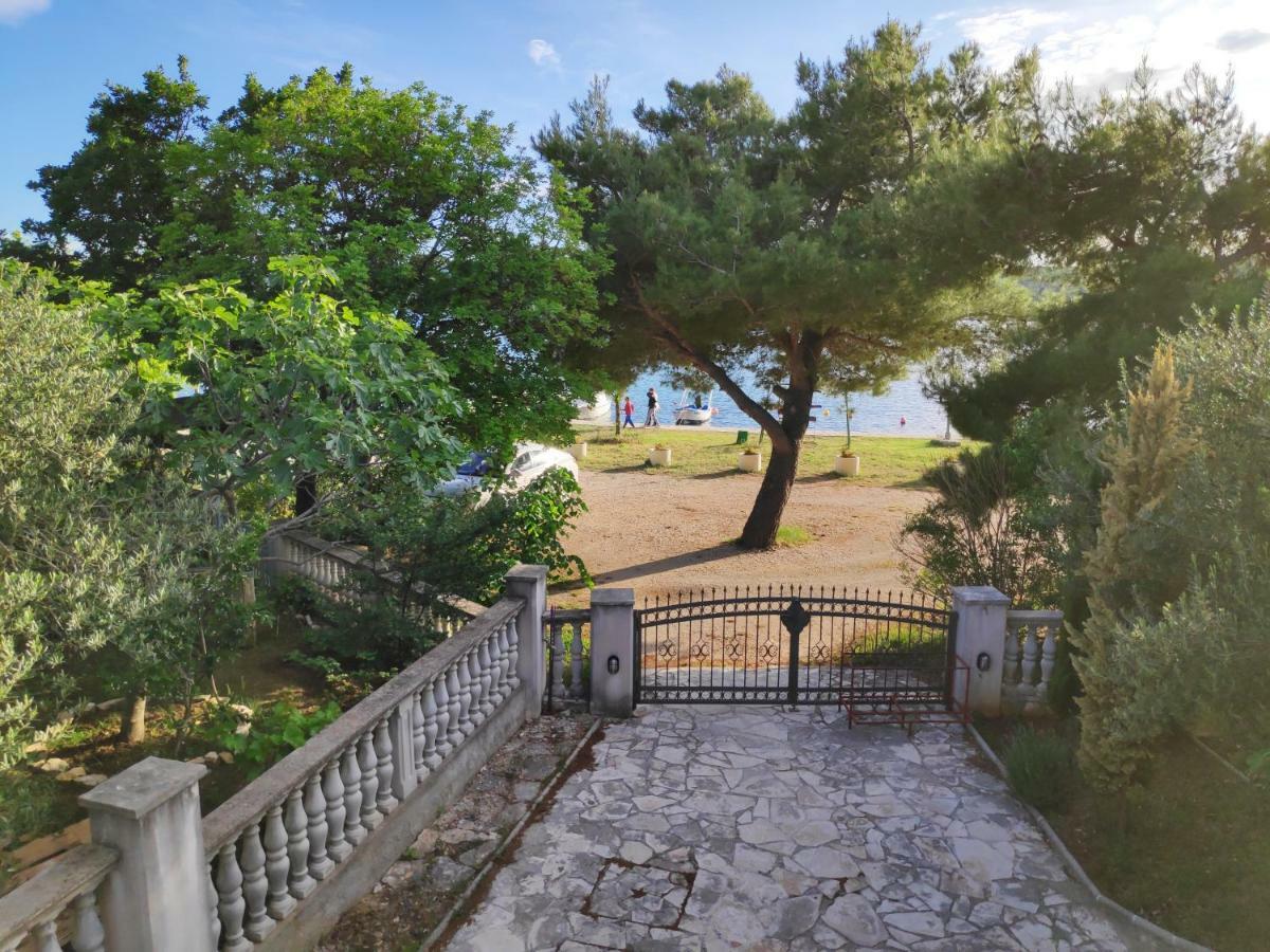 Villa Punta Blava - Beach Front, Ideal For Family Vacation With Kids, Large Terraces With Sea View, Internet, Netflix, No Pets Allowed Оброваць Екстер'єр фото
